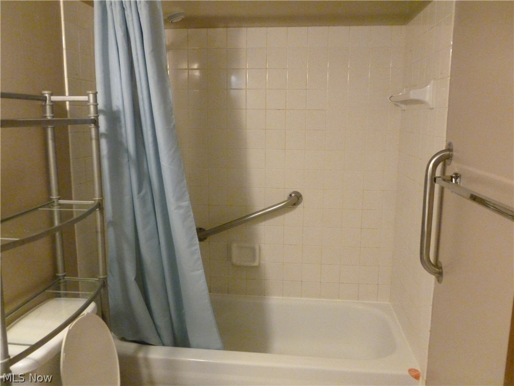 Cedarwood Village Condo 03 - Residential Lease