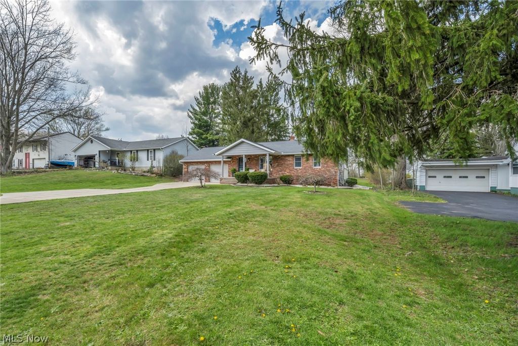 Photo of 927 Eastwood Avenue, Tallmadge, OH 44278 (MLS # 5200462)