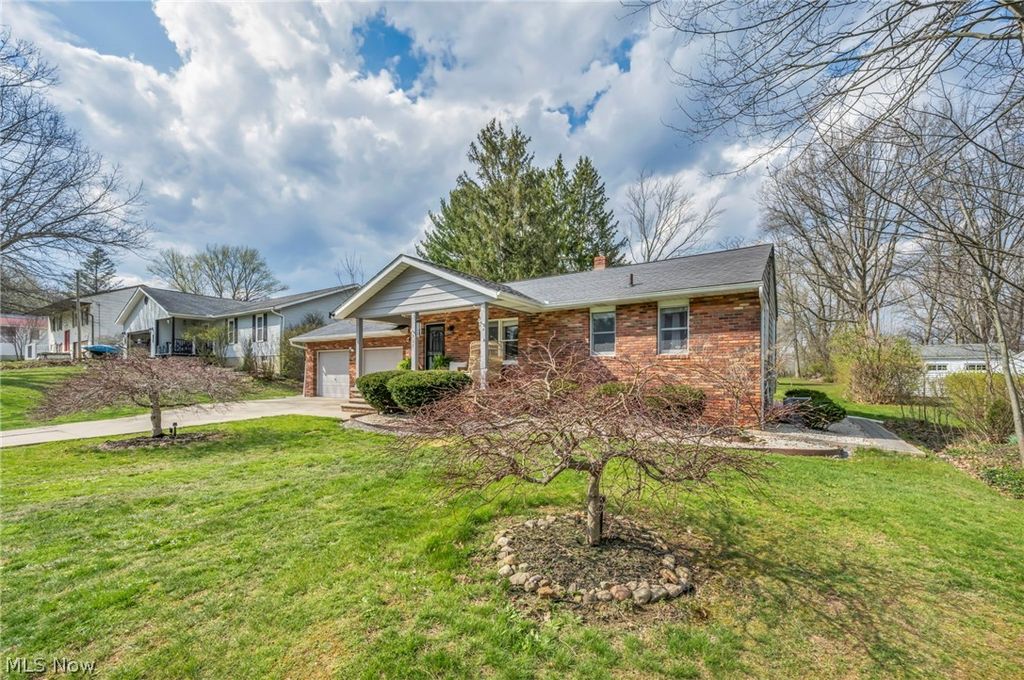 Photo of 927 Eastwood Avenue, Tallmadge, OH 44278 (MLS # 5200462)