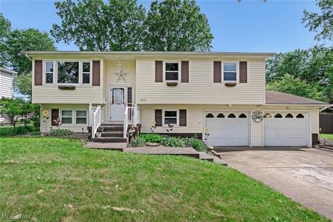 Photo of 4633 Barrington Drive, Austintown, OH 44515 (MLS # 5221683)
