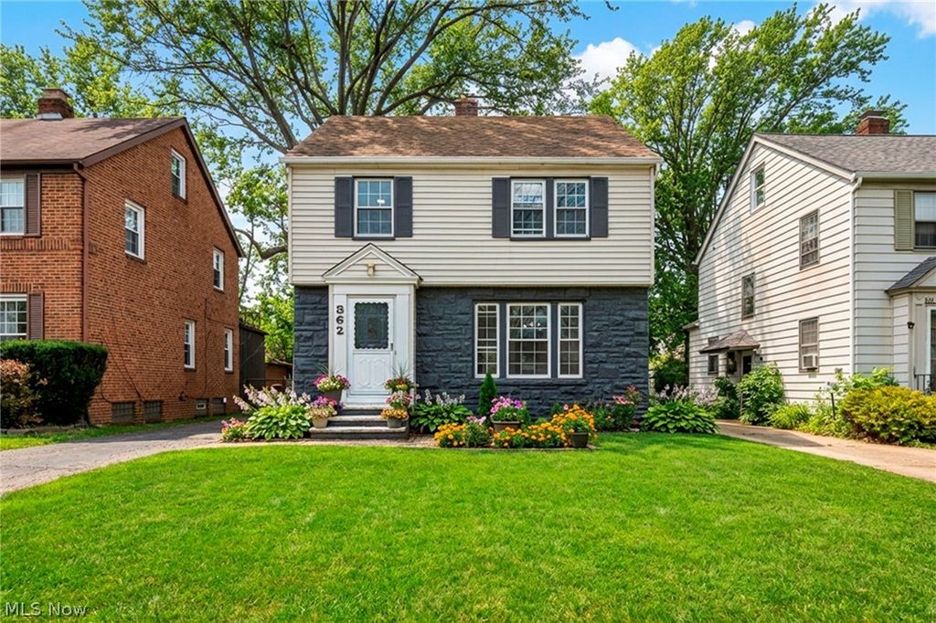 Photo of 862 Keystone Drive, Cleveland Heights, OH 44121 (MLS # 5196485)