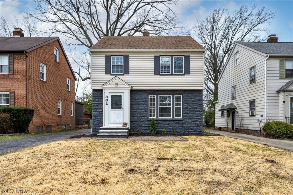 Photo of 862 Keystone Drive, Cleveland Heights, OH 44121 (MLS # 5196485)
