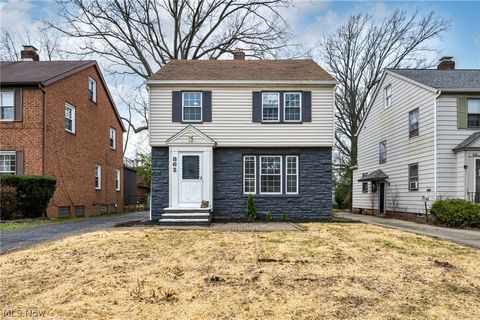 Homes For Sale - 862 Keystone Drive<br/> Cleveland Heights, OH 44121