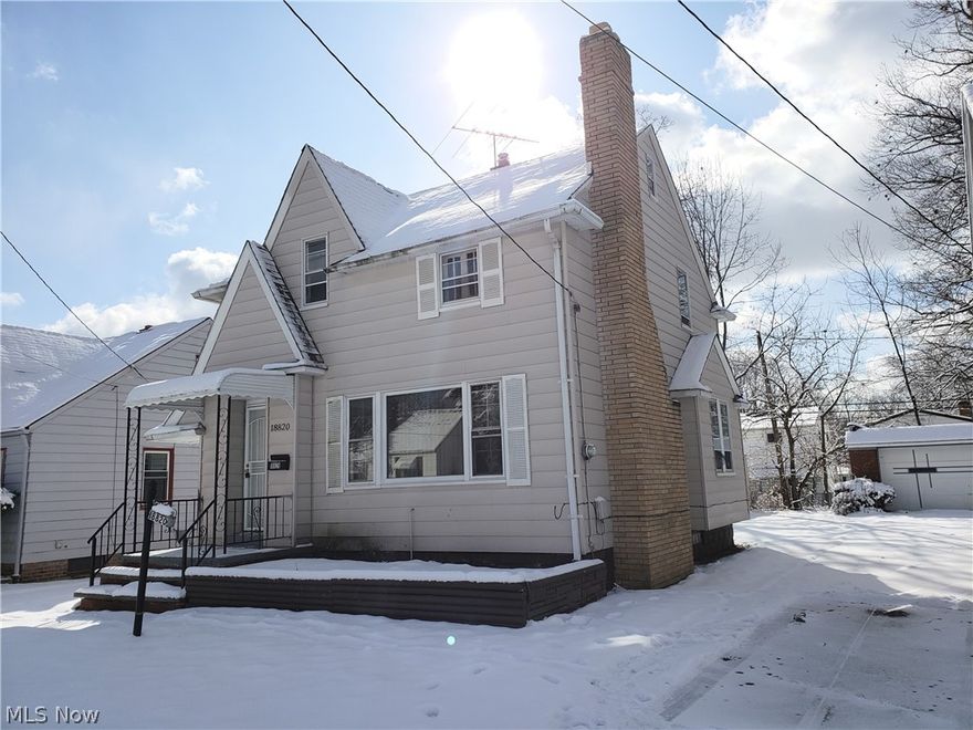 This colonial is a great investment opportunity! The spacious home offers 3 bedrooms, 1 full bath, living room, dining room and kitchen. There is also a full basement and detached 2 car garage. In need of some TLC, it's a great chance to build some great value for your portfolio!