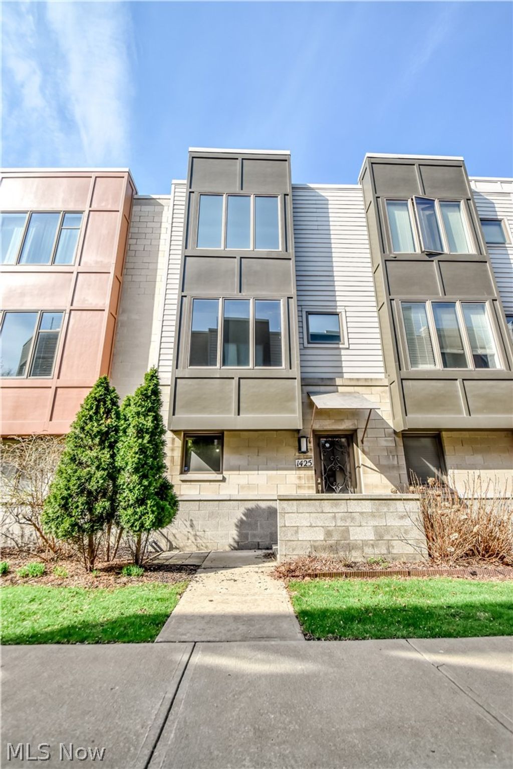 Photo of 1425 Lindazzo Avenue, Cleveland, OH 44114 (MLS # 5198117)