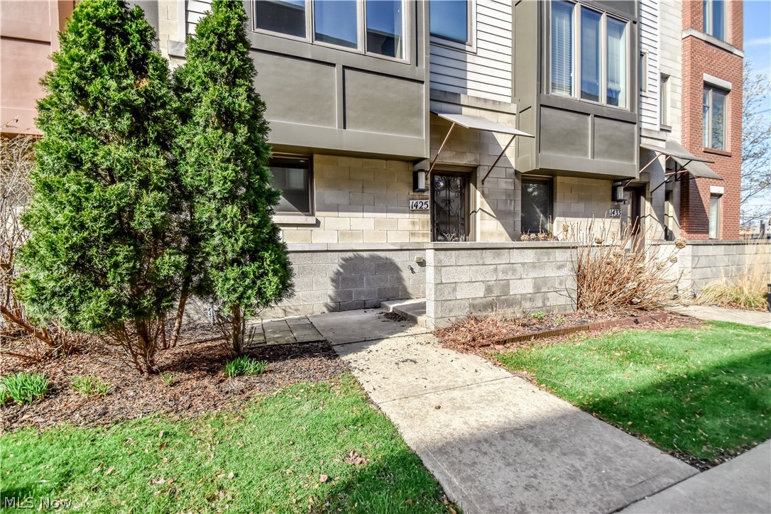 1425 Lindazzo Avenue