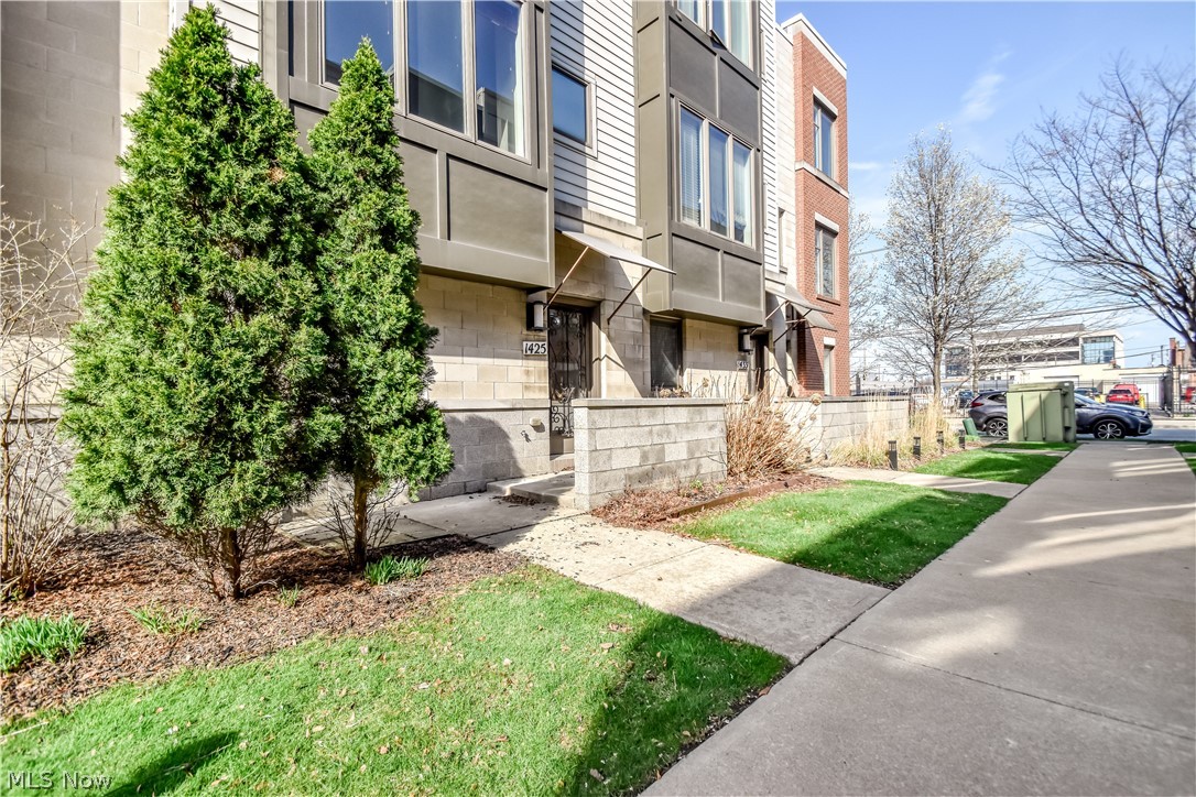 1425 Lindazzo Avenue