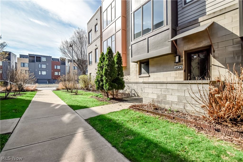 Photo of 1425 Lindazzo Avenue, Cleveland, OH 44114 (MLS # 5198117)