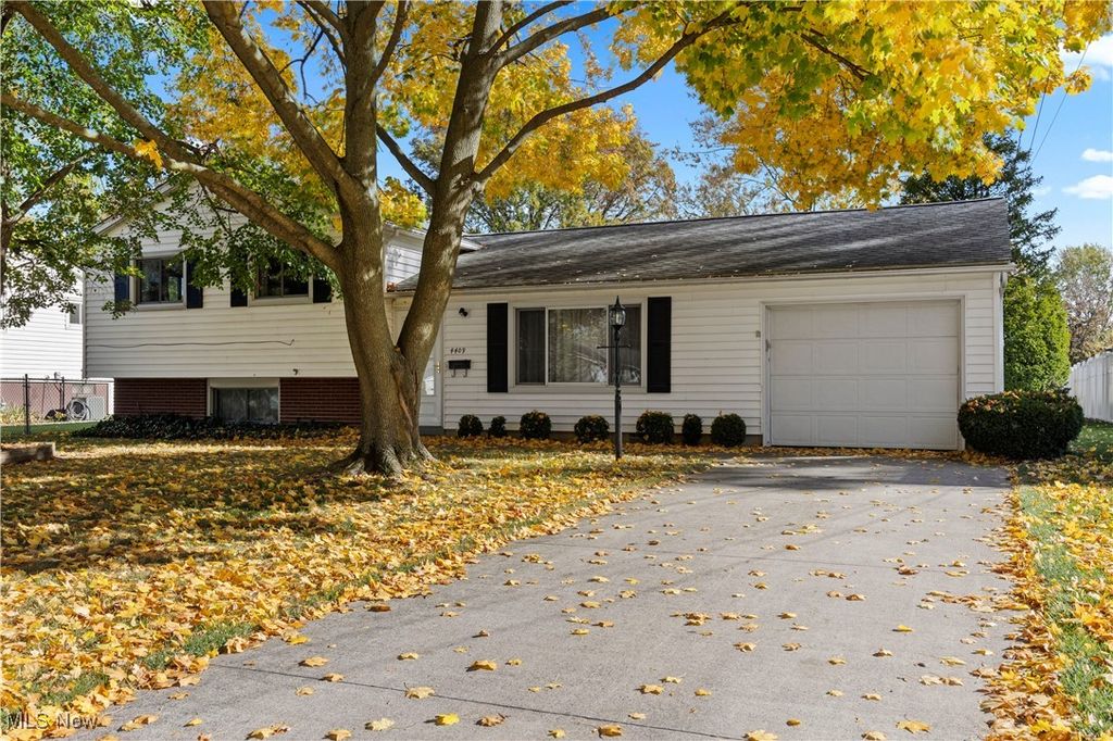 Photo of 4409 Forest Hill Drive, Lorain, OH 44052 (MLS # 5167675)