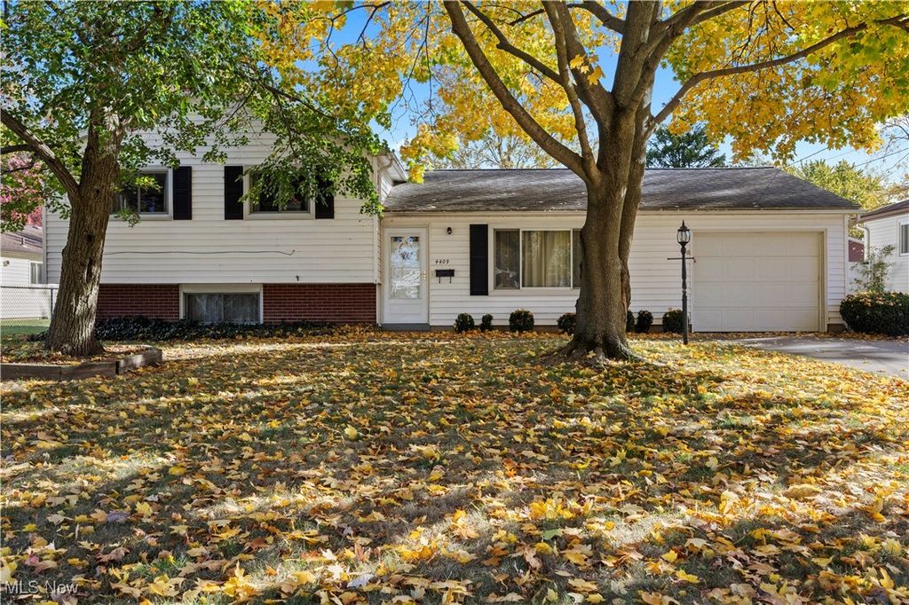 Photo of 4409 Forest Hill Drive, Lorain, OH 44052 (MLS # 5167675)