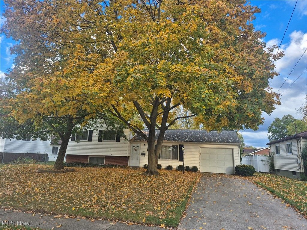 Photo of 4409 Forest Hill Drive, Lorain, OH 44052 (MLS # 5167675)