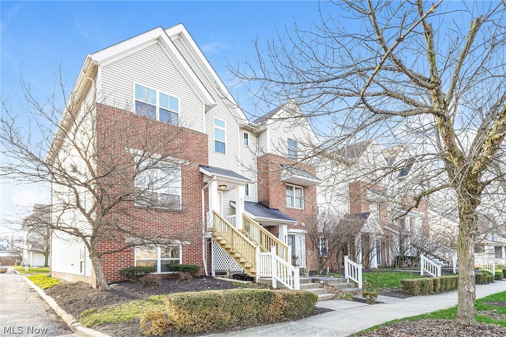 Photo of 821 Nela View Road, Cleveland Heights, OH 44112 (MLS # 5198314)