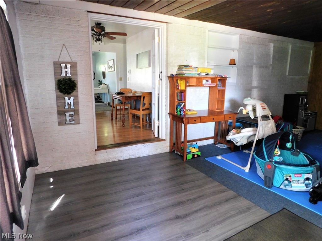 Hubbard Manor 03 - Residential