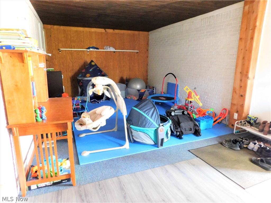 Hubbard Manor 03 - Residential