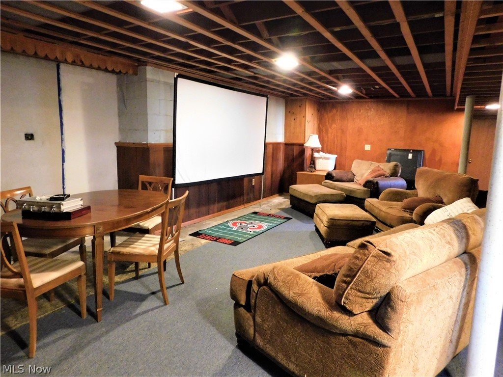 Hubbard Manor 03 - Residential