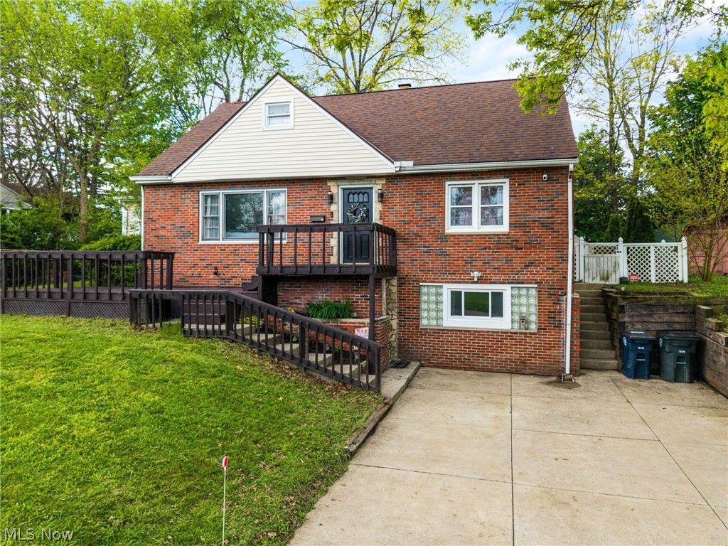 Photo of 1588 Highview Avenue, Akron, OH 44301 (MLS # 5206344)