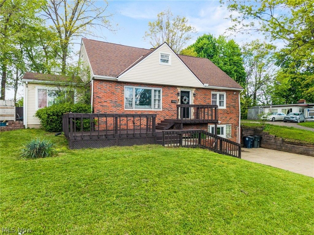 Photo of 1588 Highview Avenue, Akron, OH 44301 (MLS # 5206344)