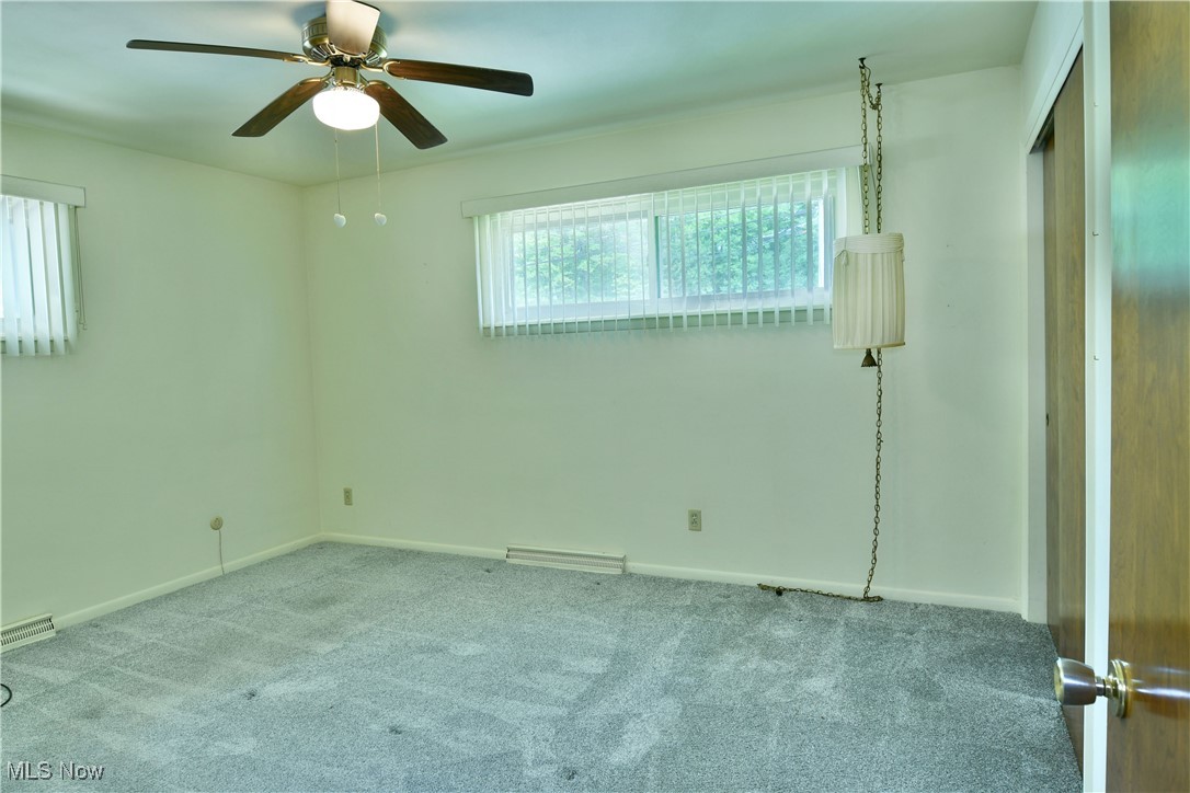 712 Hartzell Avenue, Niles, Ohio image 37