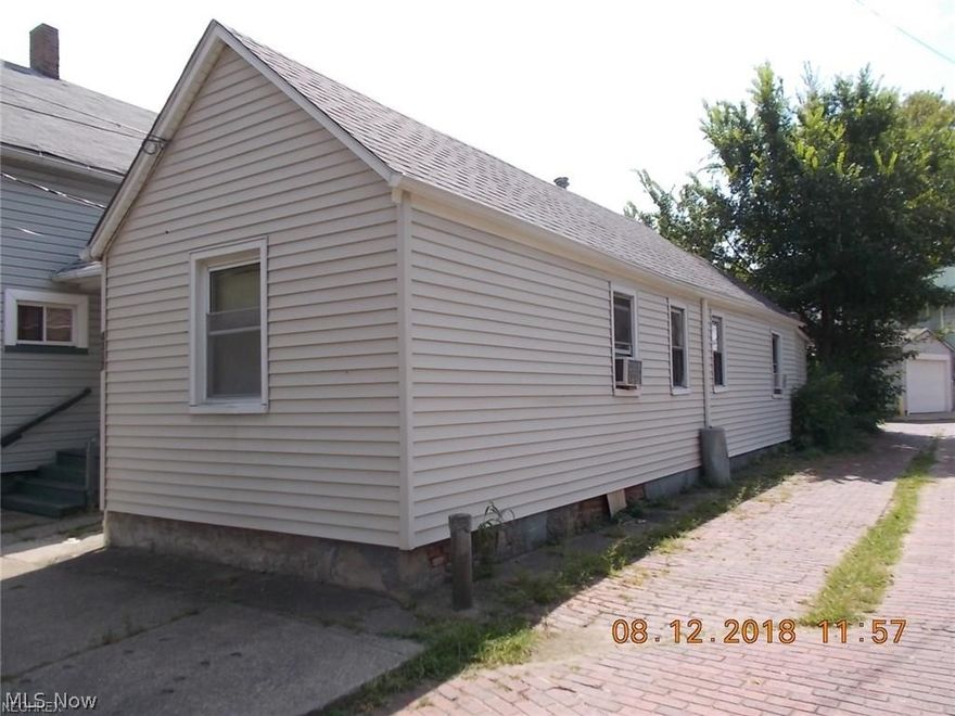 Seller to install water and tank and furnace*Great property in area of new construction*great location close to i90 and numerous amenities*great rental to add to your buyers portfolio*needs renovation*cash buyer desired*