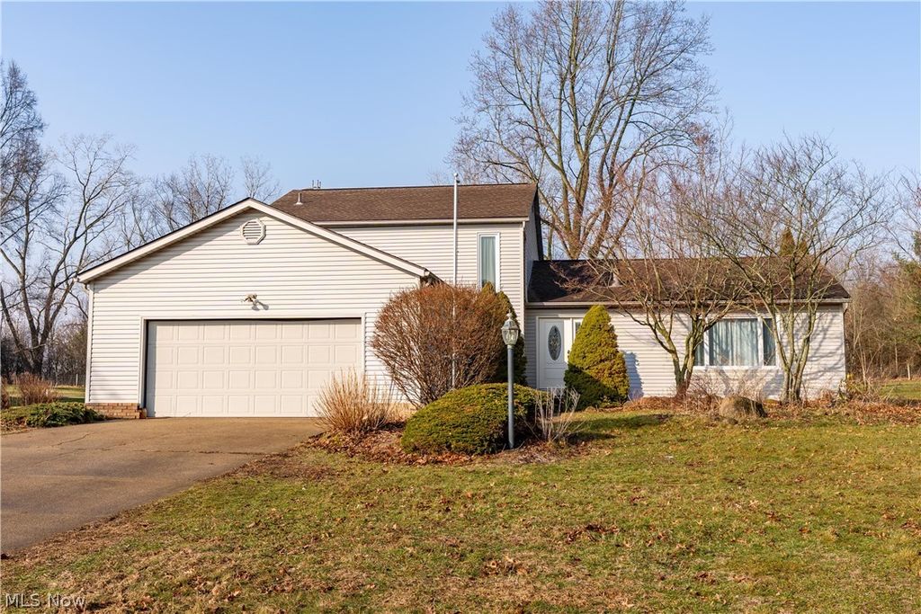 Photo of 6167 Redford Road NW, North Canton, OH 44720 (MLS # 5183162)