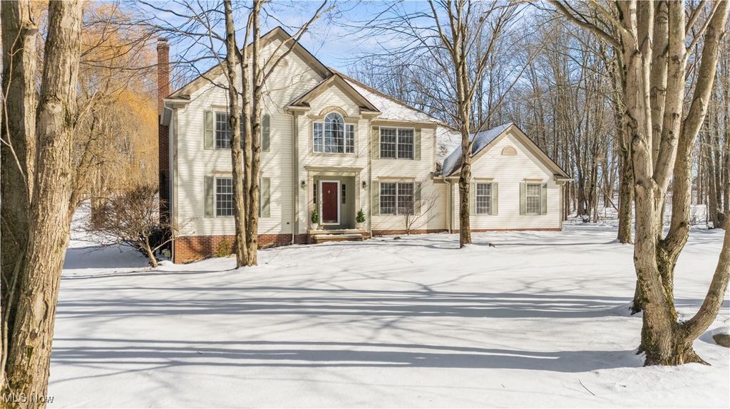 Photo of 860 Whisperwood Lane, Aurora, OH 44202 (MLS # 5183410)