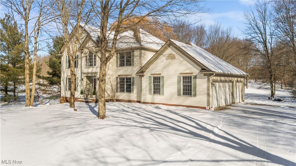 Photo of 860 Whisperwood Lane, Aurora, OH 44202 (MLS # 5183410)