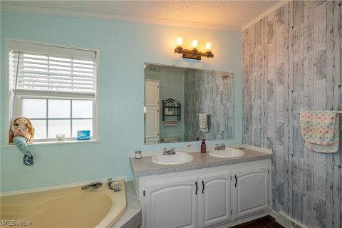 Tiny photo for 140 Luxor Lane, Amherst, OH 44001 (MLS # 5180914)