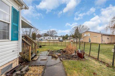 Tiny photo for 140 Luxor Lane, Amherst, OH 44001 (MLS # 5180914)