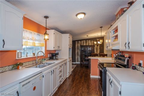 Tiny photo for 140 Luxor Lane, Amherst, OH 44001 (MLS # 5180914)