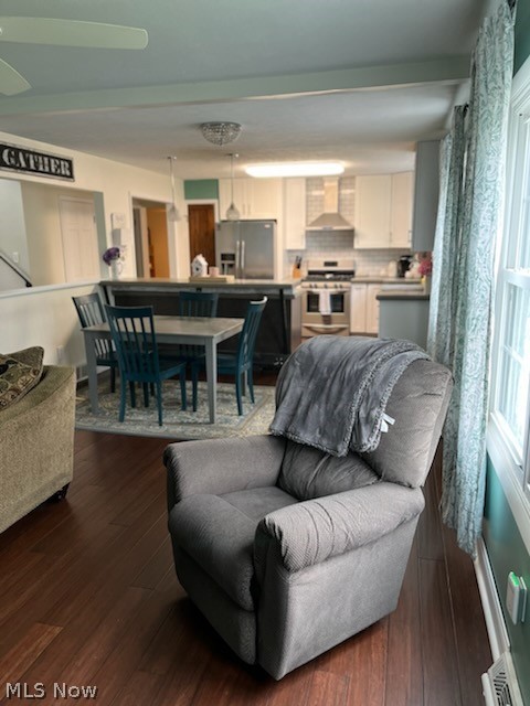 Hallmark Manor 01 - Residential