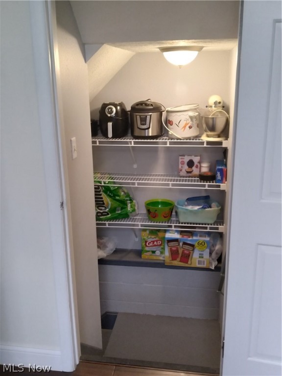 Hallmark Manor 01 - Residential