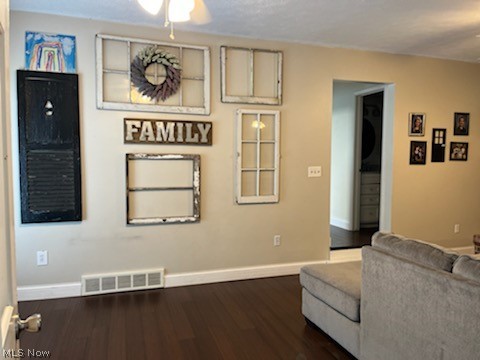 Hallmark Manor 01 - Residential