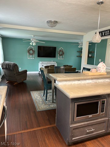 Hallmark Manor 01 - Residential