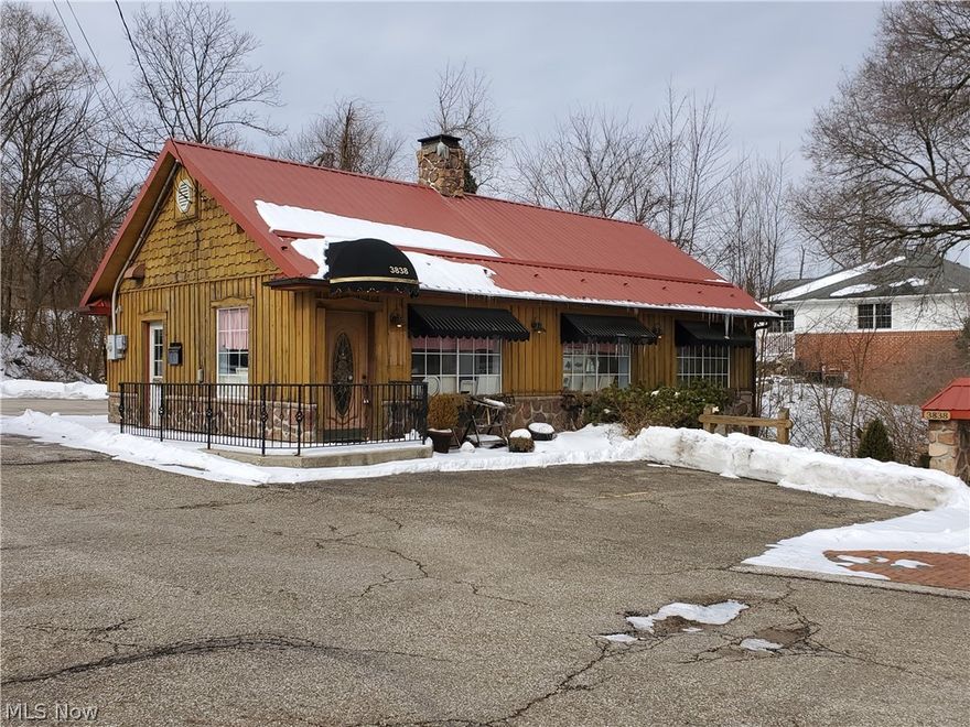 Own a piece of Richfield today!  Open floor plan with 1 bathroom and full basement.  Previously used as an art studio.  Building has a nice paved parking lot with 10 spots.