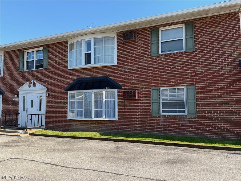 Photo of 31622 N Marginal Drive #B-105, Willowick, OH 44095 (MLS # 5206178)