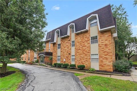 Tiny photo for 924 Memorial Parkway #104, Akron, OH 44303 (MLS # 5244738)