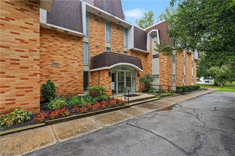 Tiny photo for 924 Memorial Parkway #104, Akron, OH 44303 (MLS # 5244738)