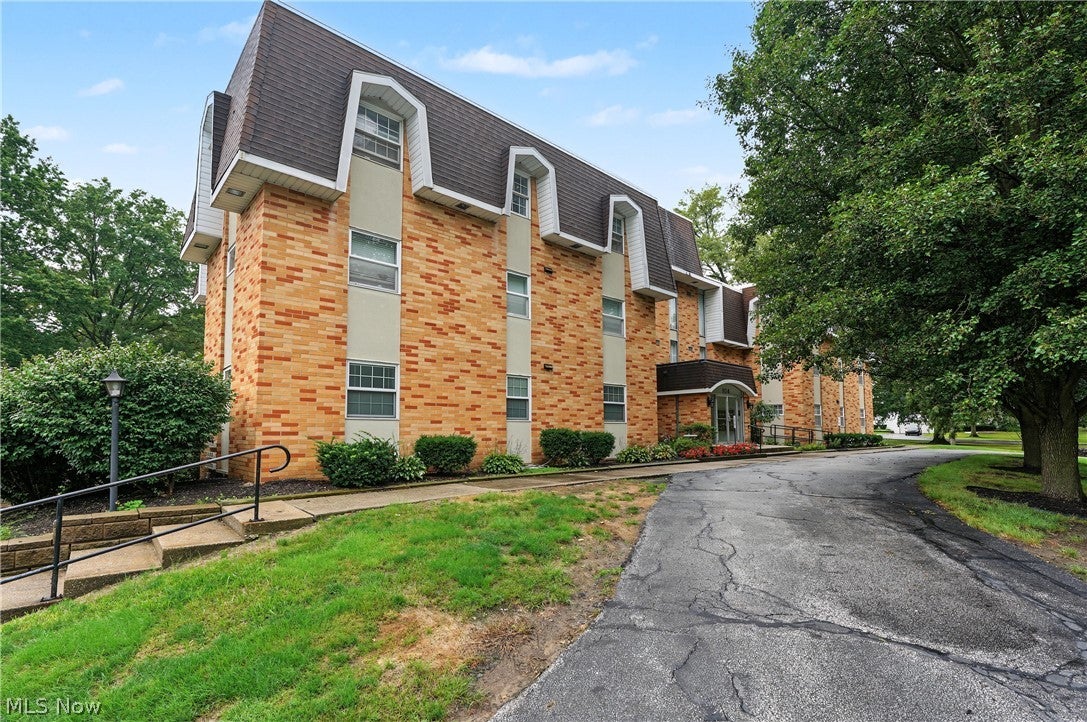 924 Memorial Parkway 104