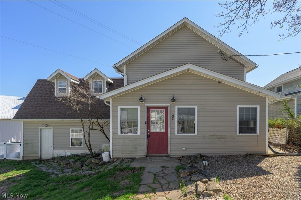 Photo of 204 S Prospect Avenue, Hartville, OH 44632 (MLS # 5200168)