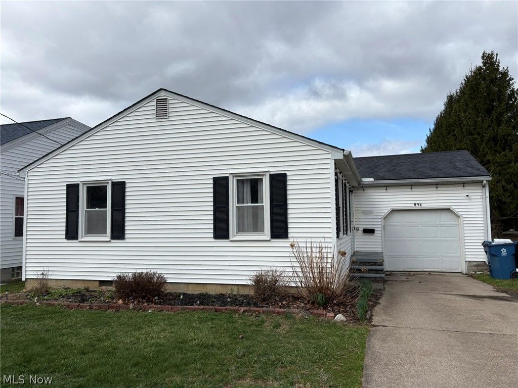 Photo of 894 S Main Street, Amherst, OH 44001 (MLS # 5193729)