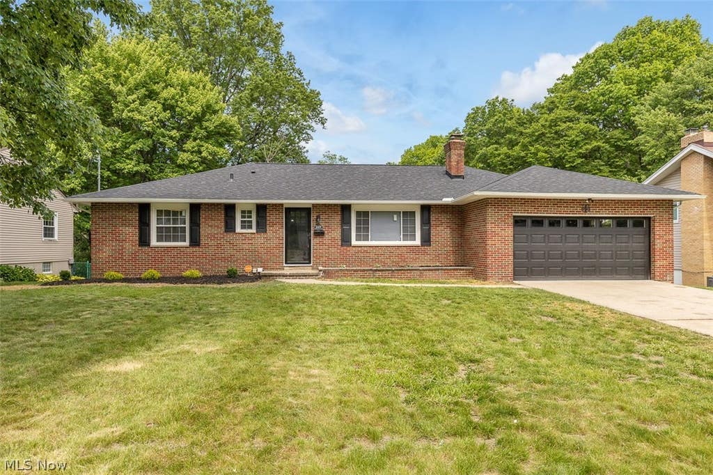 Photo of 2429 Thurmont Road, Akron, OH 44313 (MLS # 5216037)