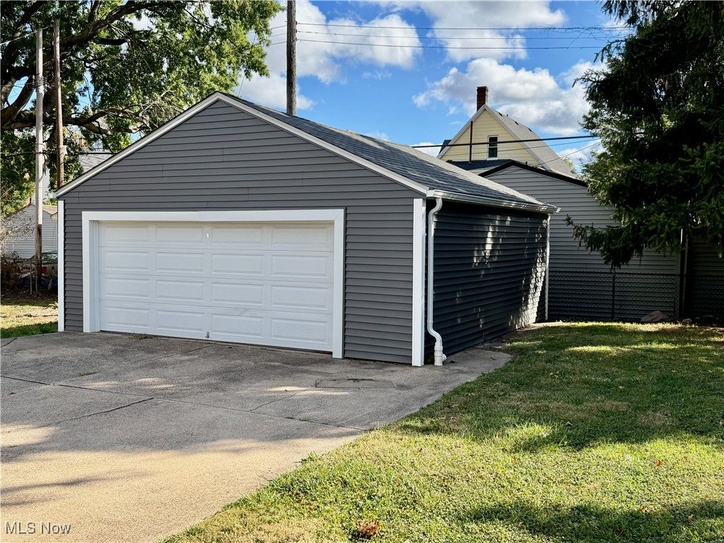 Photo of 2049 West Boulevard, Cleveland, OH 44102 (MLS # 5169245)