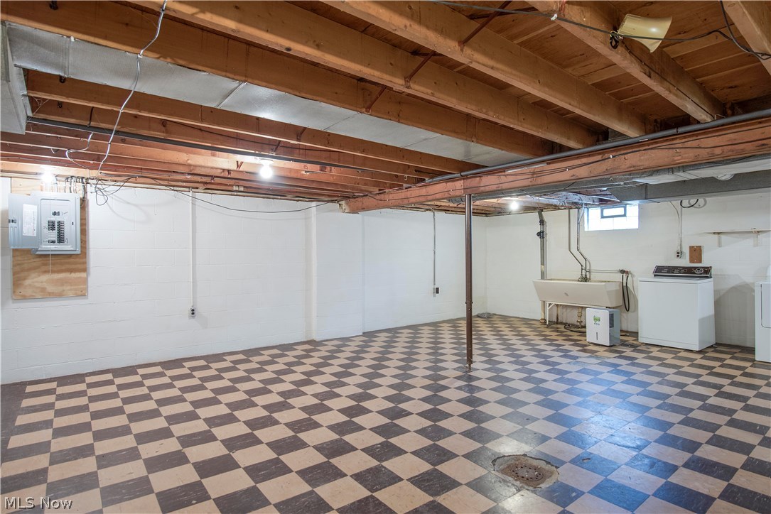 Axiotis - Residential