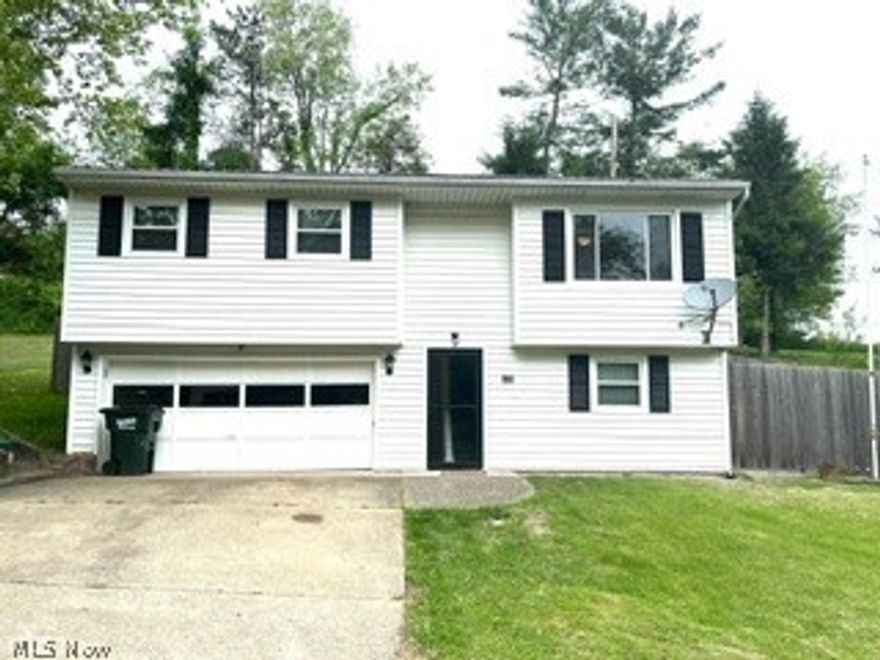 This classic style bi-level, move in ready home, would make a great starter home.  Located off of Skyline Drive, Cambridge it features on upper level 3 bedrooms, 1 full bath, living room, kitchen/dining area with walkout to a rear 12x24 wood deck and 6' wooden fenced yard. Lower level has 1/2 bath, laundry/utility room and large family room with slider walkout, along with a 2 car garage.