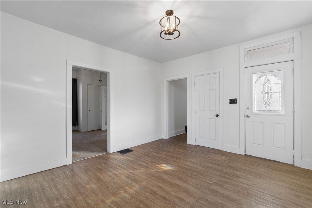 Photo of 1021 Greenfield Ave SW, Canton, OH 44706 (MLS # 5183705)