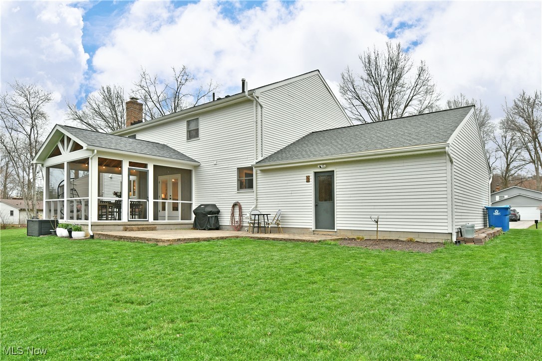1567 Woodhill Circle, Warren, Ohio image 6