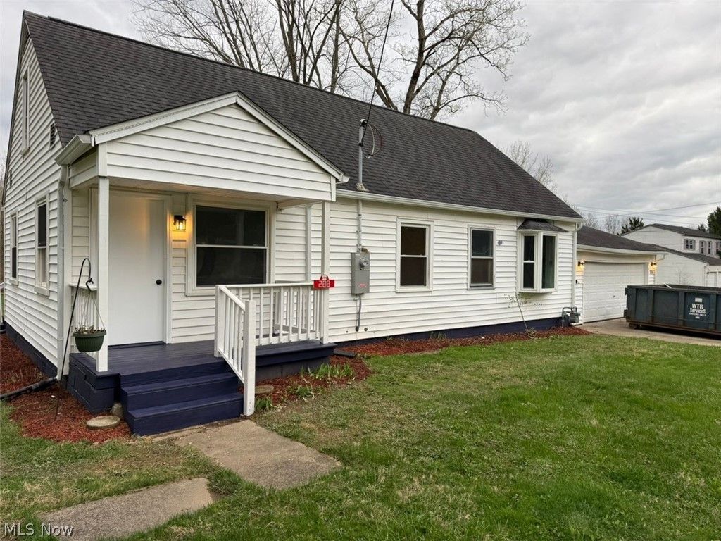 Photo of 288 Bristol Champion NE, Warren, OH 44481 (MLS # 5202533)