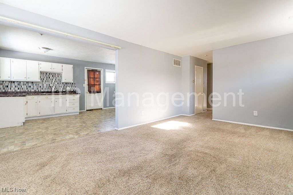 Photo of 537 Northfield Road, Bedford, OH 44146 (MLS # 5180524)