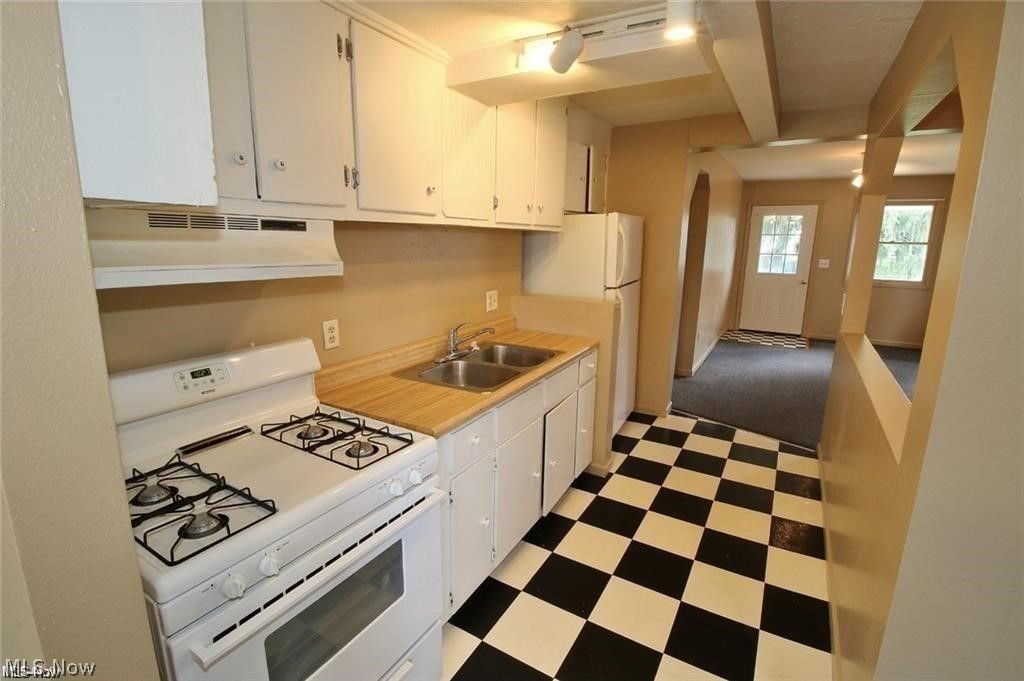 Photo of 39 W 2nd Street #C, Frazeysburg, OH 43822 (MLS # 5190039)