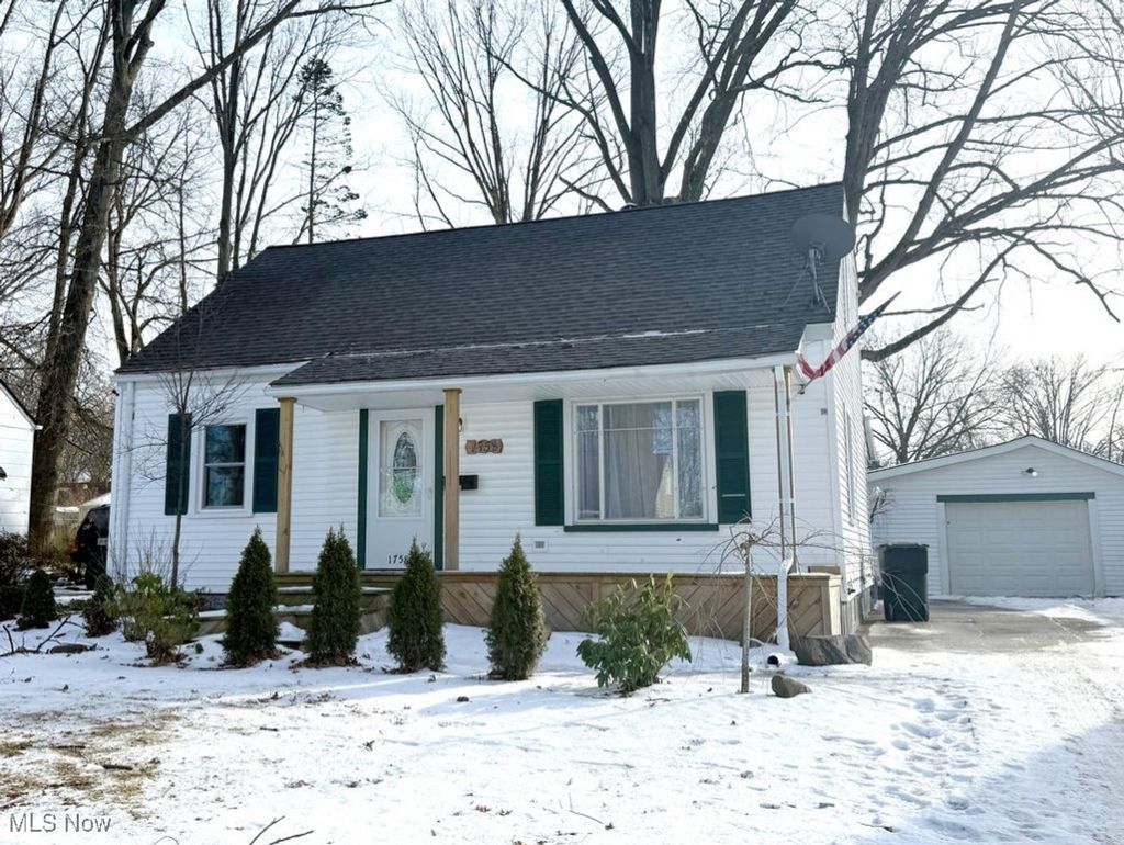 Photo of 1758 Beechwood St, Warren, OH 44483 (MLS # 5184209)